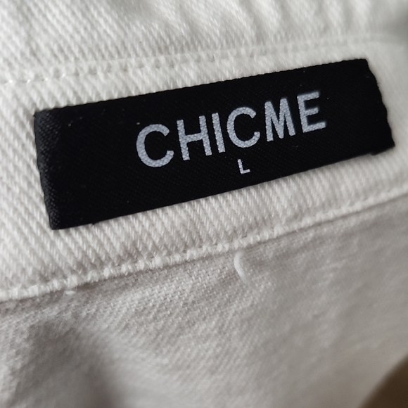 Chic White Jacket with Black Label - Picture 5 of 5